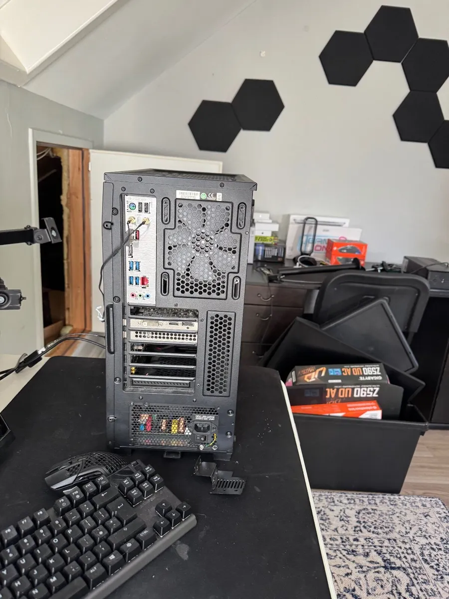 gaming pc, Intel core i7 10700 cpu Gtx 1660 super. - Image 2
