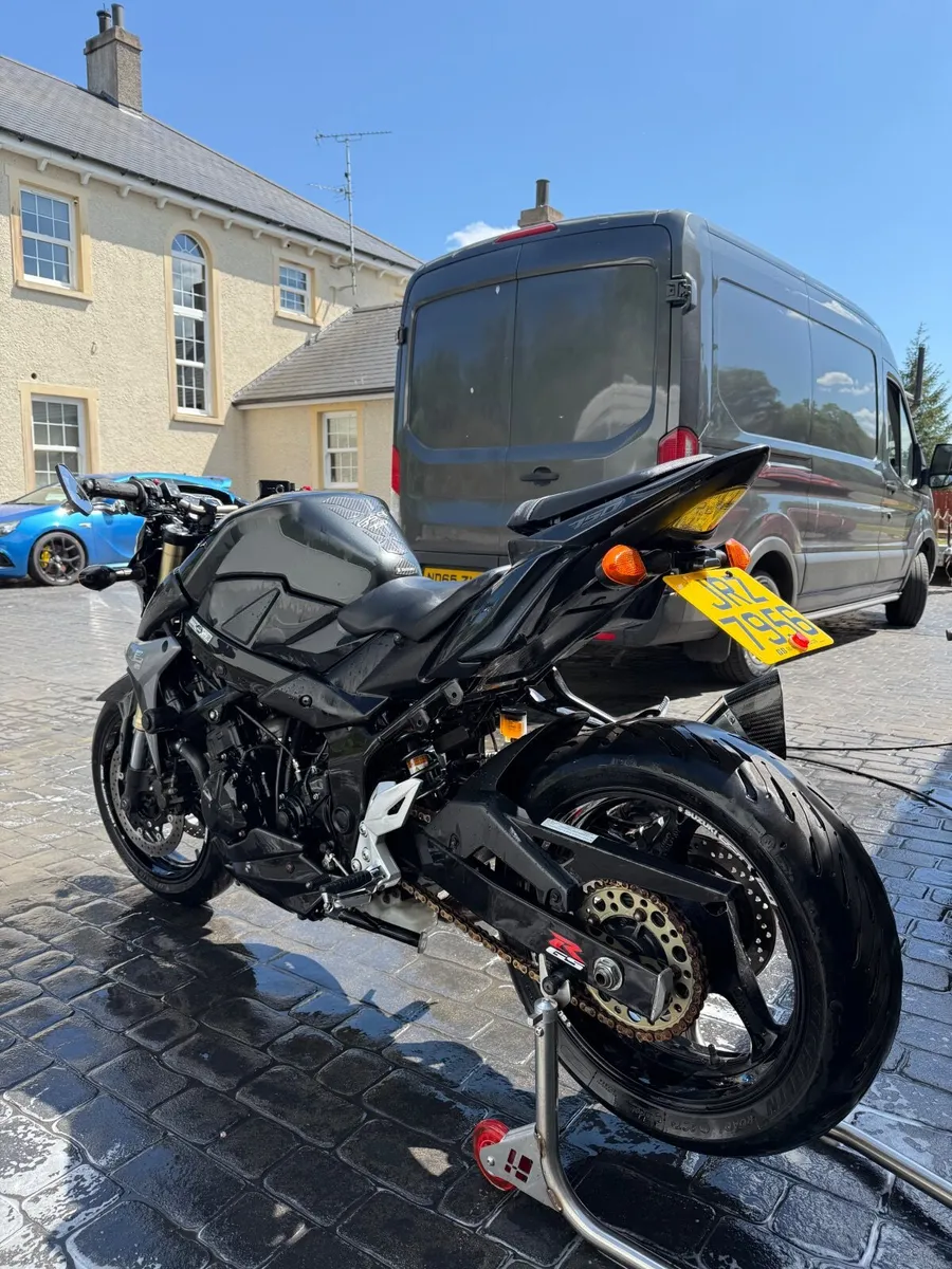 Suzuki GSR 2015 - Image 1