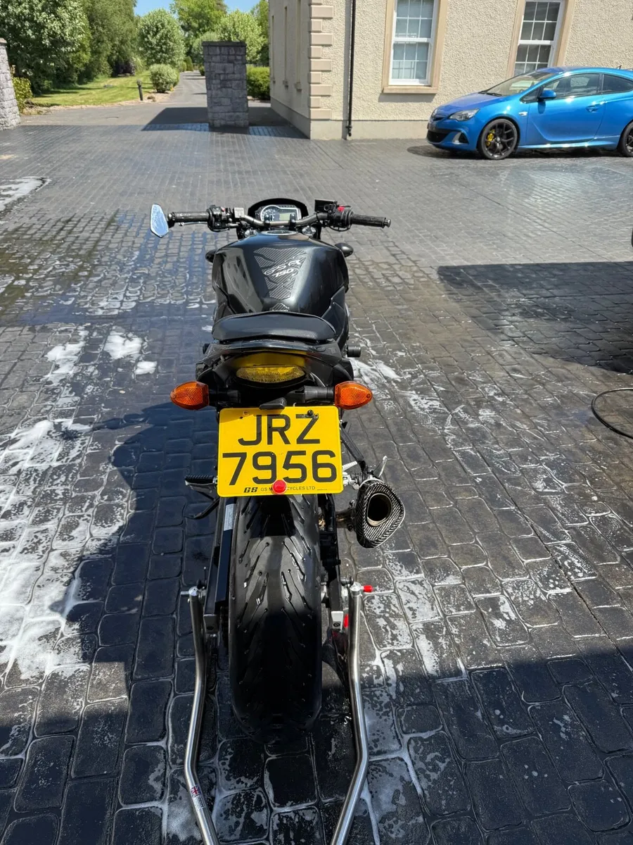 Suzuki GSR 2015 - Image 2