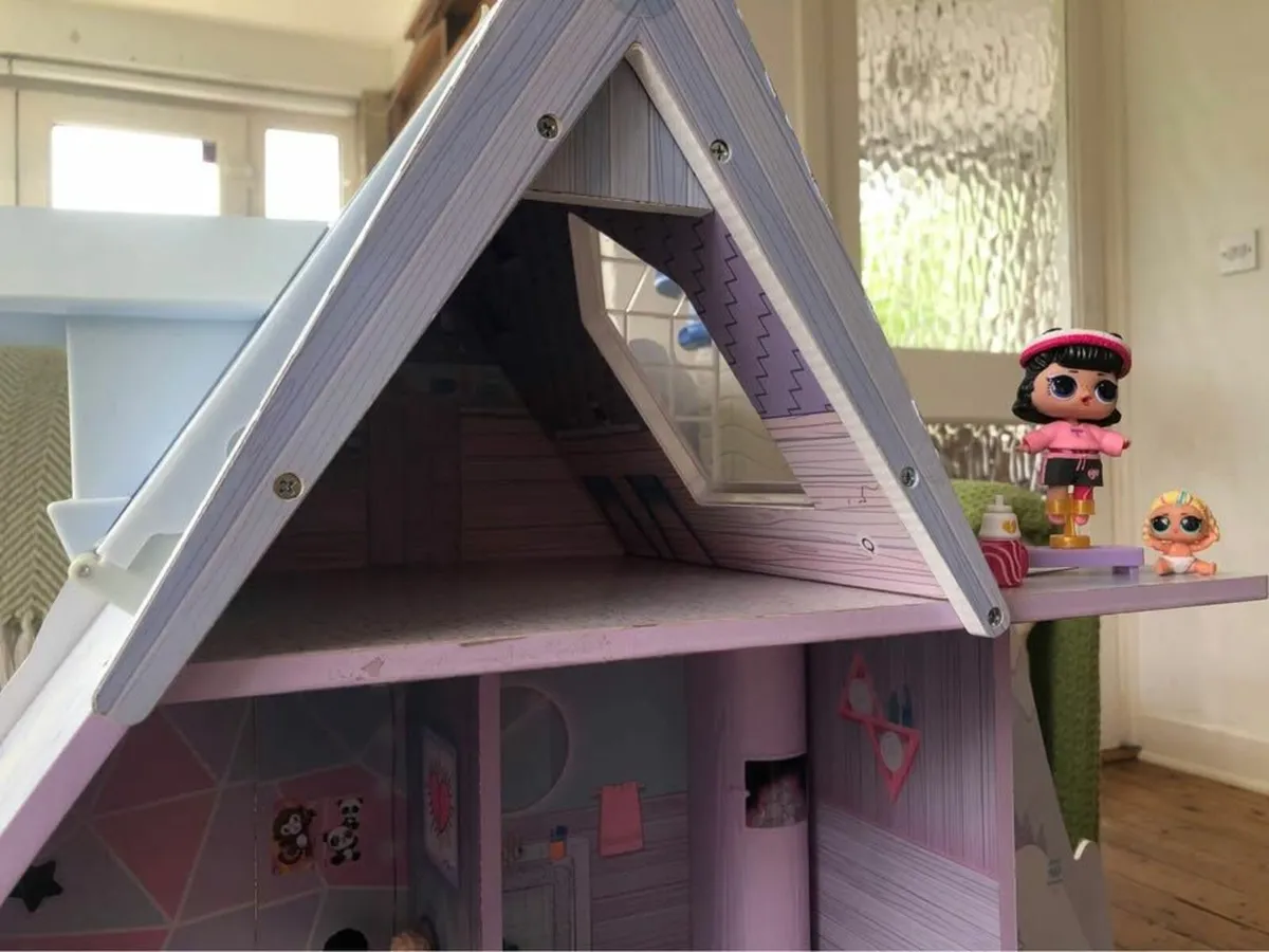 LOL Surprise Winter Chalet Dolls House  and Dolls - Image 3