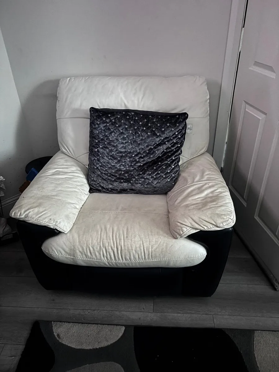 Couch - Image 3
