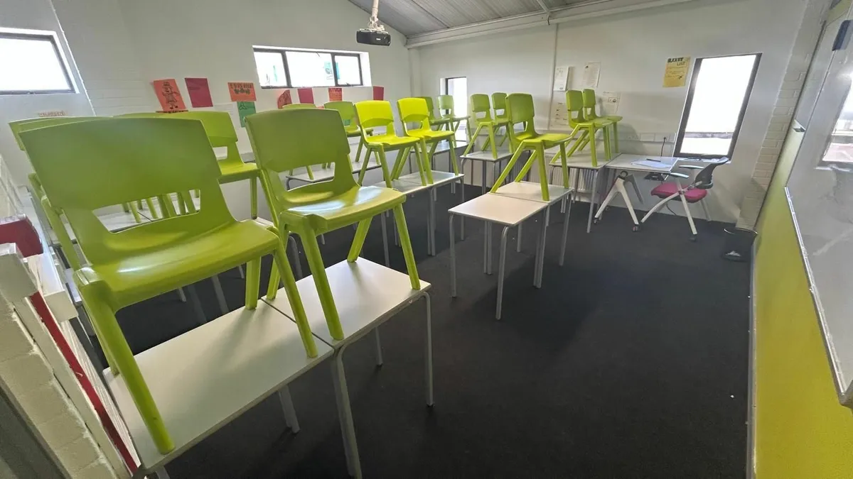 Tables and chairs - Image 1