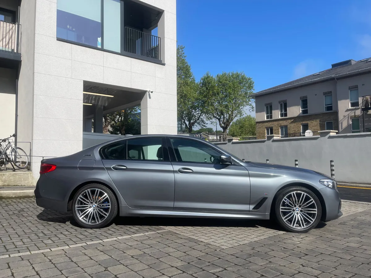 BMW 5-Series 530e 2018 - Image 2