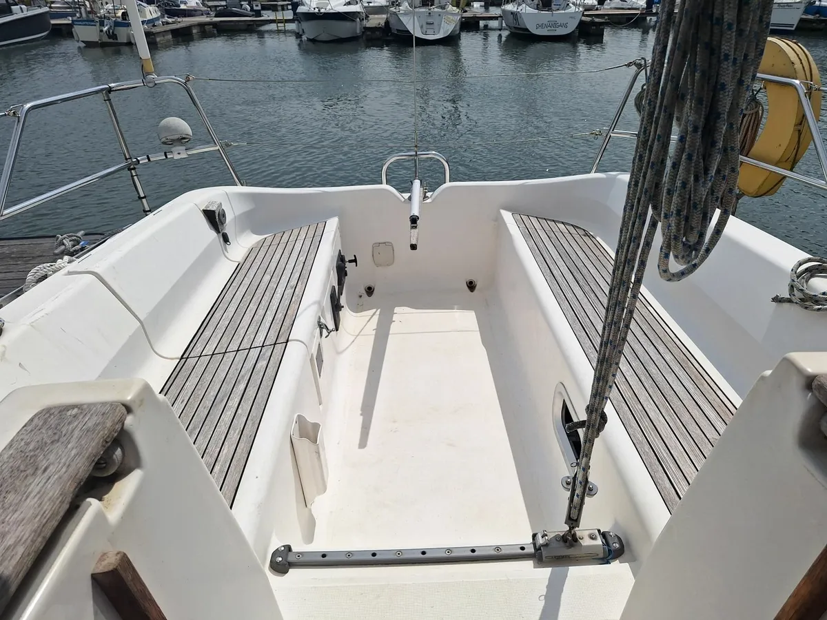 Dufour 32 Classic - Image 4