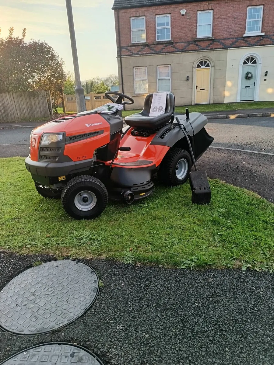 Husqvarna petrol ride on lawnmower - Image 1