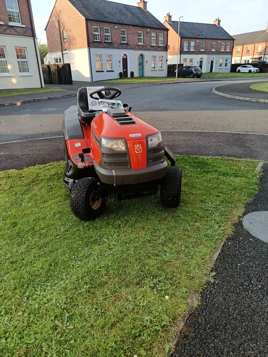 Husqvarna petrol ride on lawnmower - Image 4