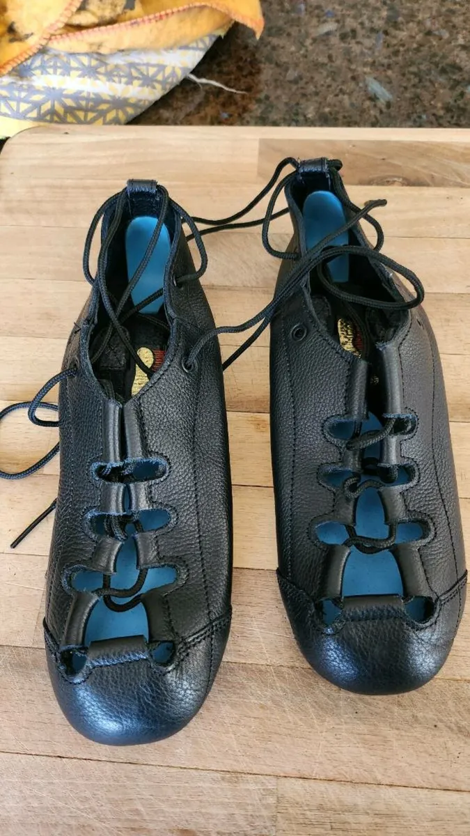 Irish dancing Hullachan Pro size 7.5W - Image 1