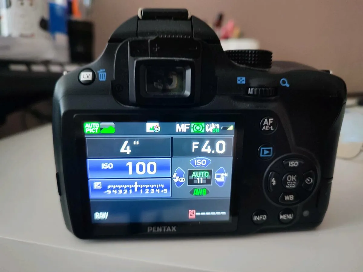 Pentax K-50 DSLR + lenses + SD card - Image 3