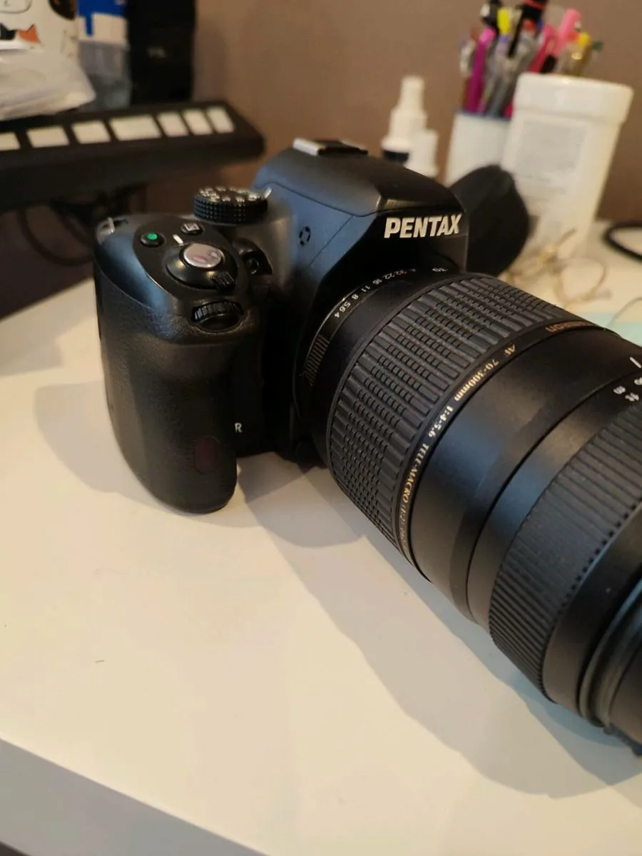 Pentax K-50 DSLR + lenses + SD card - Image 4