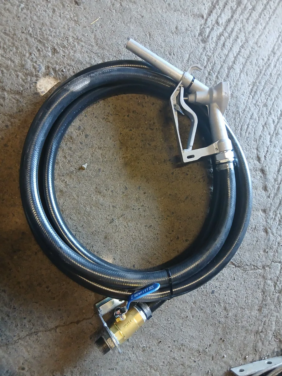 Fuel delivery hoses 16ft long. - Image 1