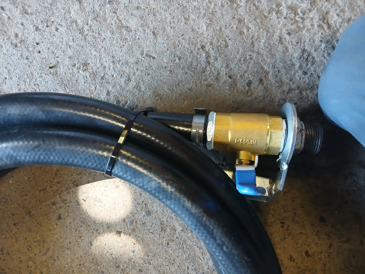 Fuel delivery hoses 16ft long. - Image 2