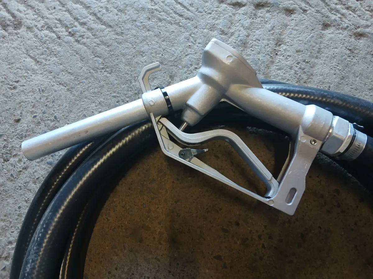 Fuel delivery hoses 16ft long. - Image 3