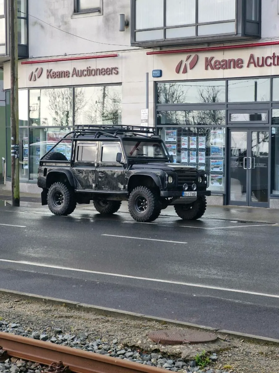 Land Rover Defender 2003 - Image 1