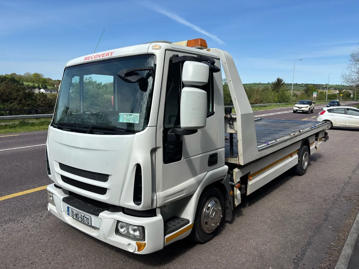 2010 Iveco 7.5 ton Tilt and slide recovery truck - Image 1