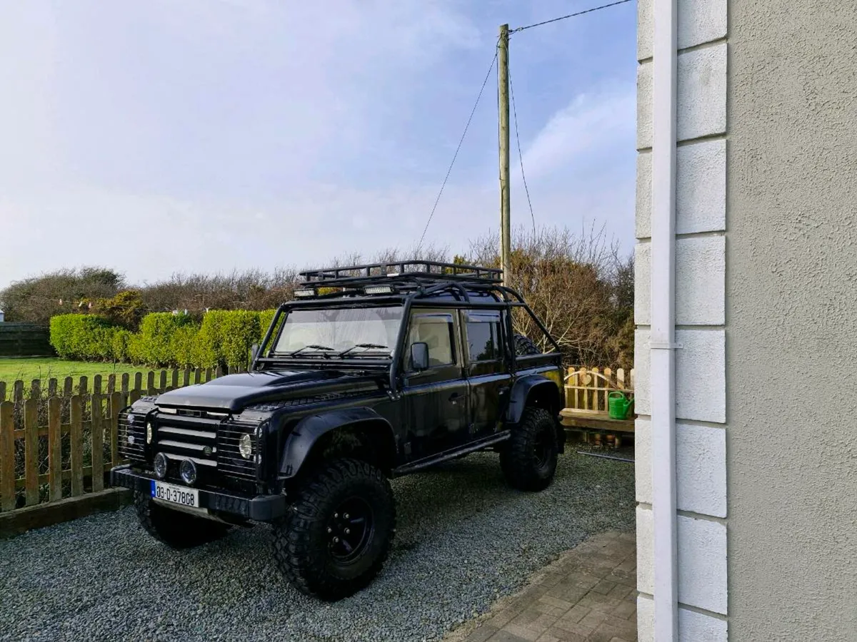 Land Rover Defender 2003 - Image 4