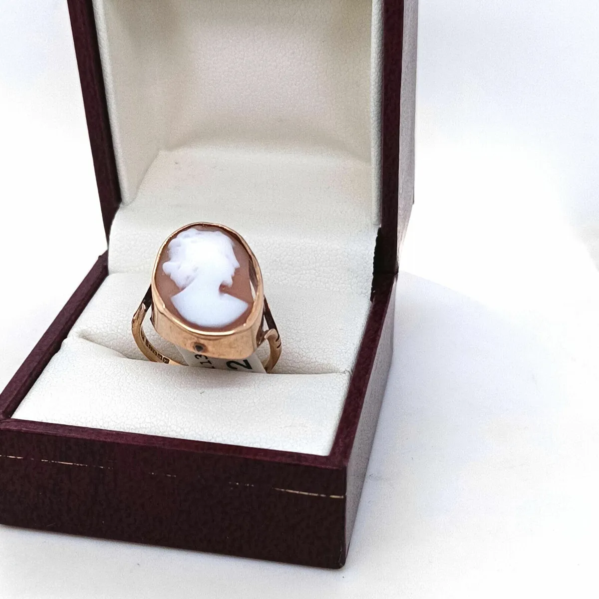 Vintage Shell Cameo Ring, 9 k Yellow Gold - Image 2