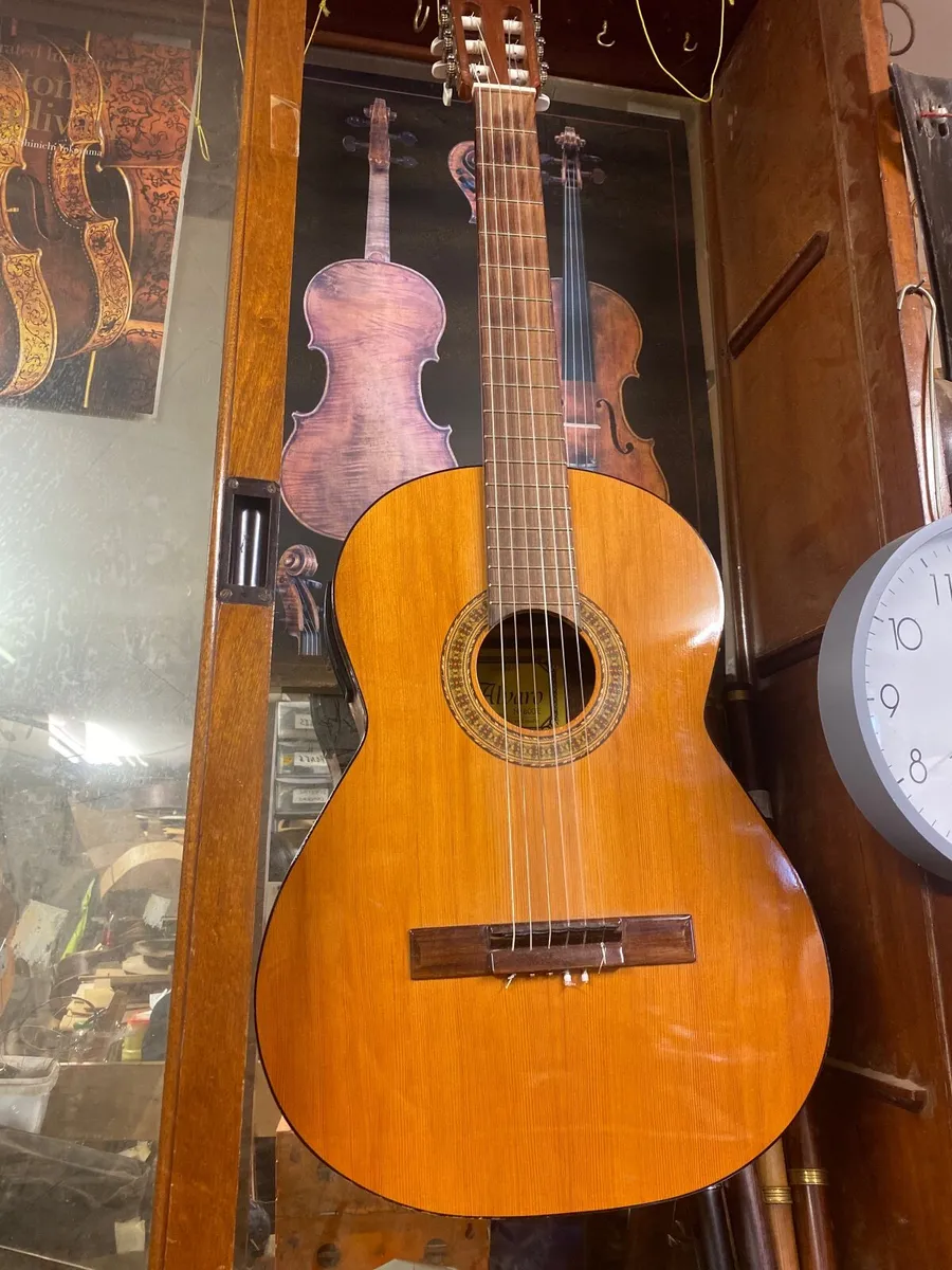 Classical guitar - Image 1