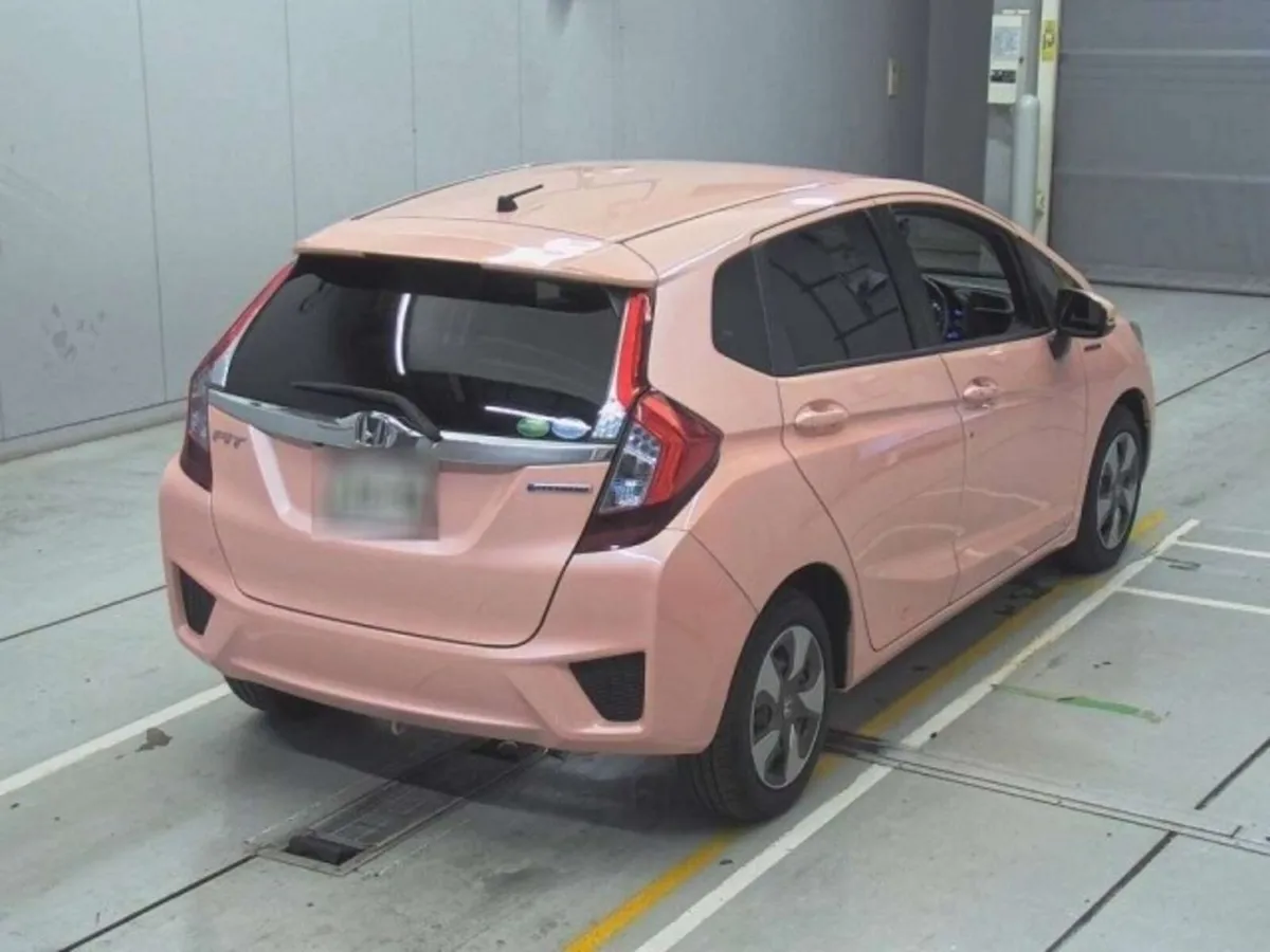 Honda Fit 2016 hybrid - Image 2