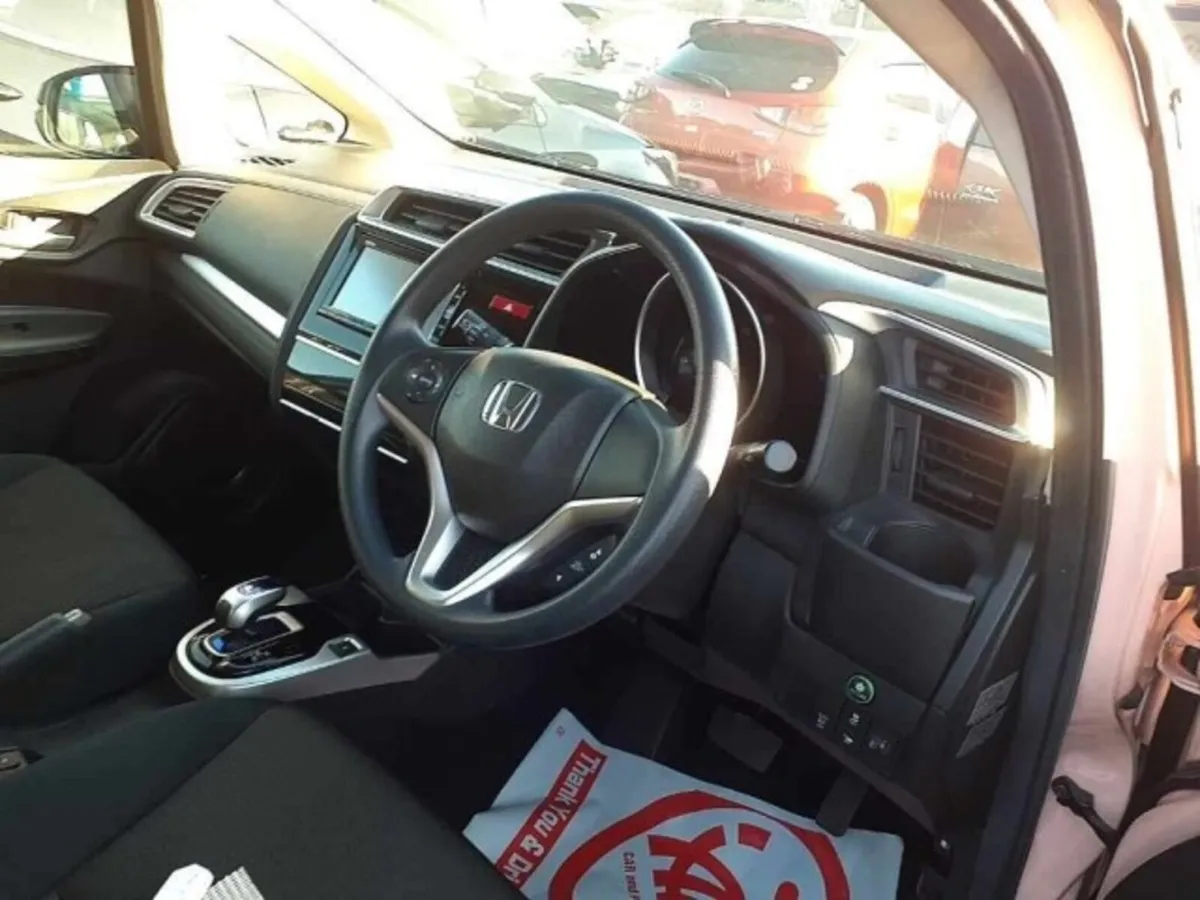 Honda Fit 2016 hybrid - Image 4
