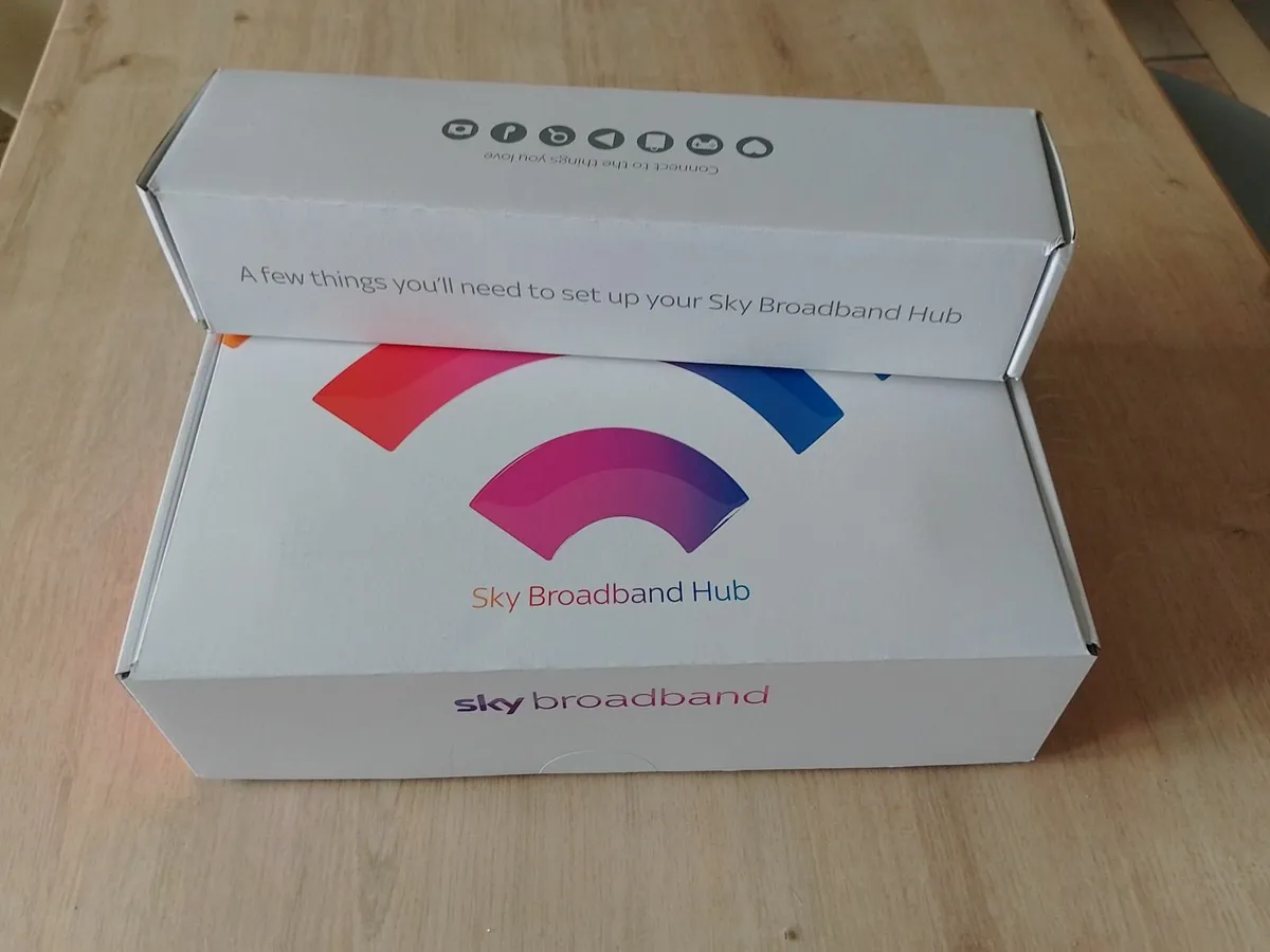 Sky Q Hub Broadband Wireless Wifi Router Modem SR2 - Image 1