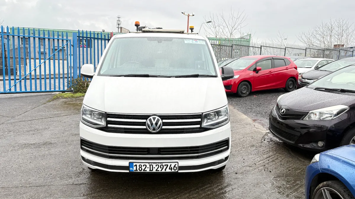 Volkswagen Transporter 2018 - Image 2