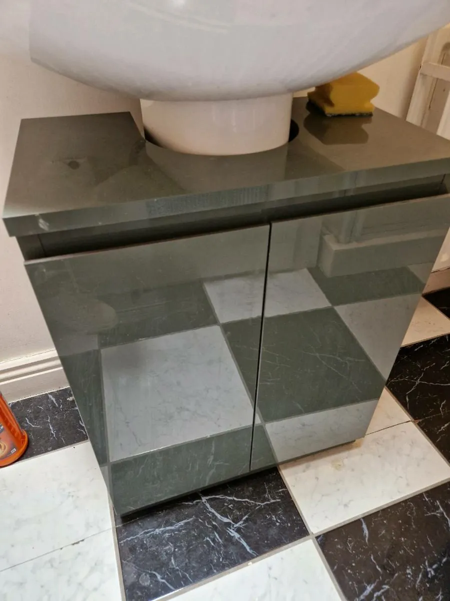 Under sink press - Image 2