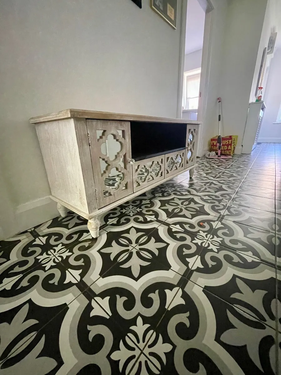 Tv unit - Image 2
