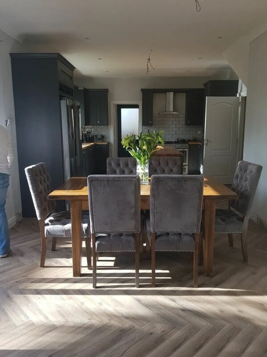 Dining Table and 6 chairs. - Image 3