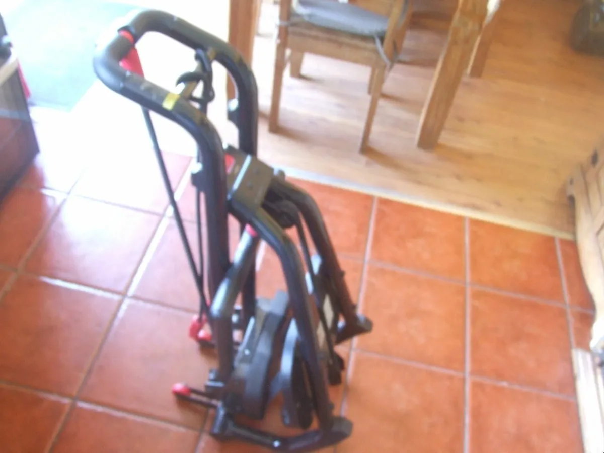 rowing machine, very little use,excellent condt. - Image 3
