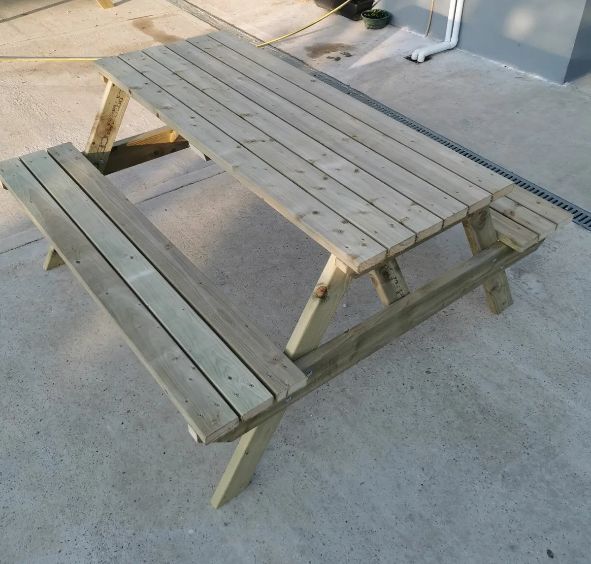 Picnic bench - Image 1