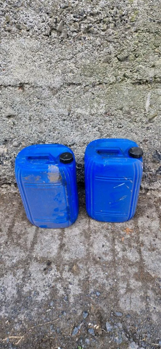 Empty 20 litre drums containers