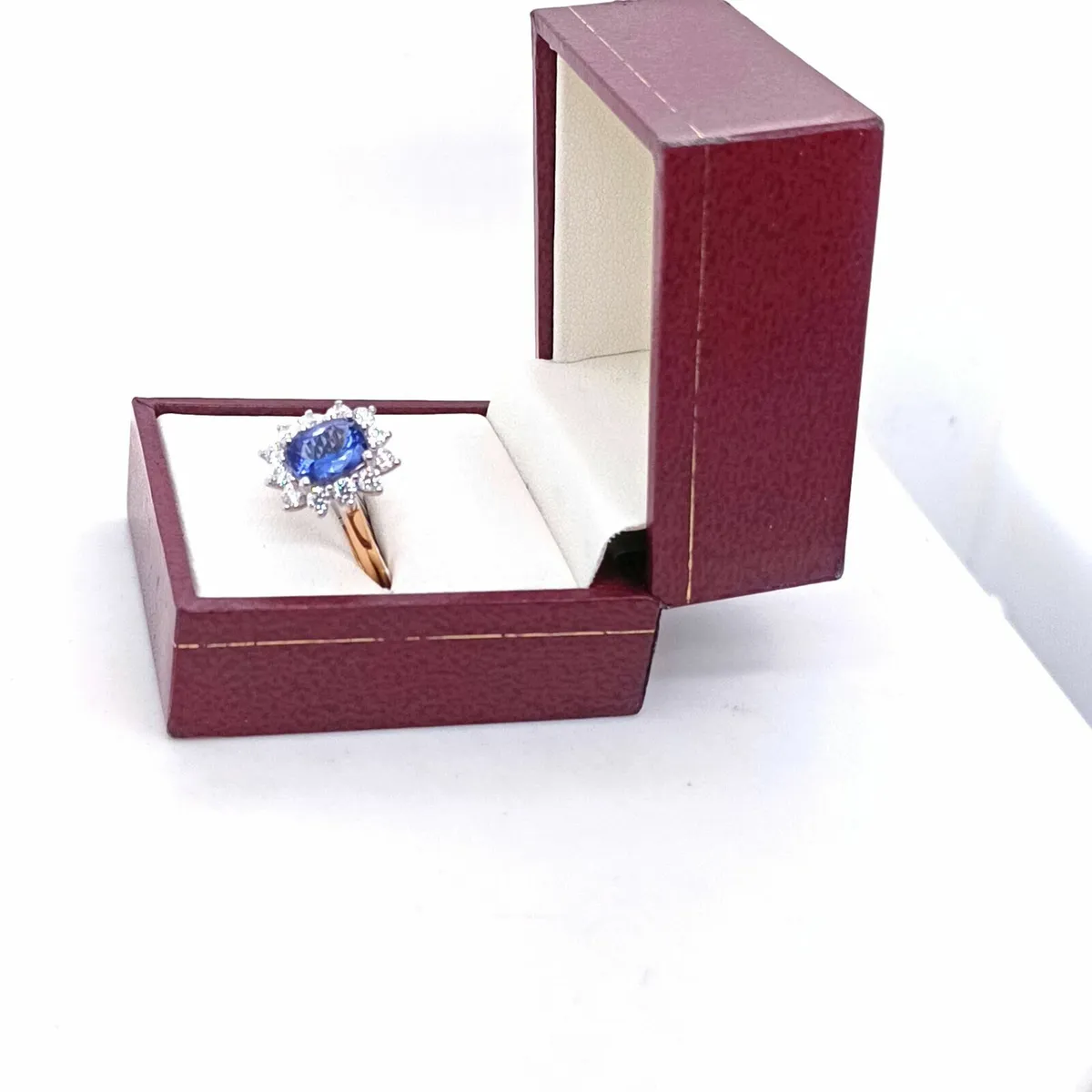 Cushion Tanzanite & Diamond Ring, 18k Yellow Gold - Image 3