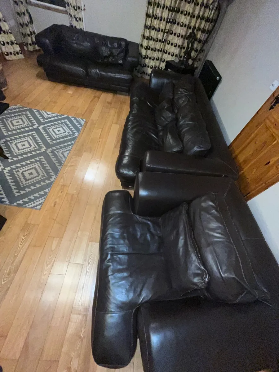 Furniture suite - Image 1