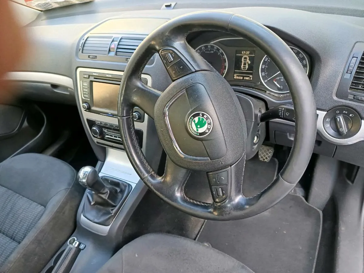 Skoda Octavia Estate 1.6d - Image 2