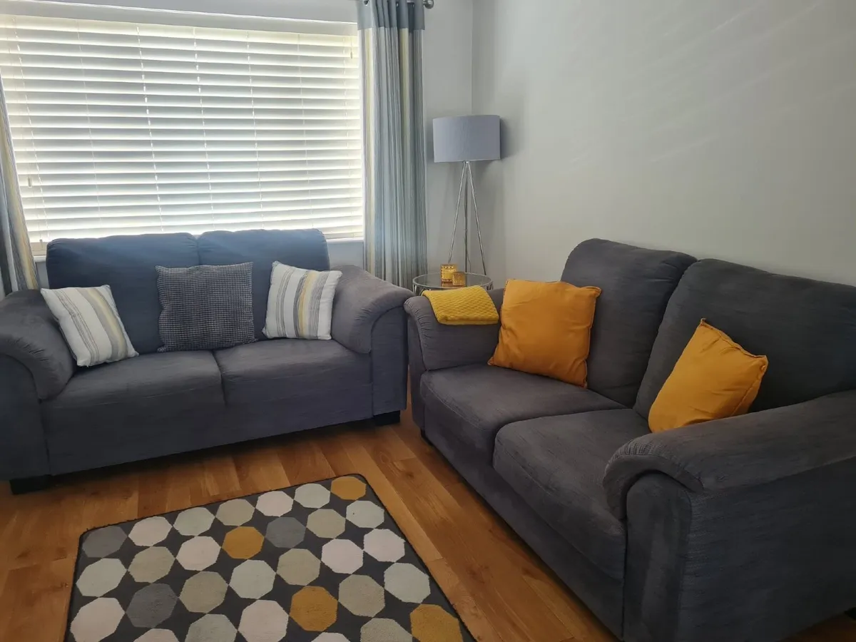 Couch / Sofa - Image 1