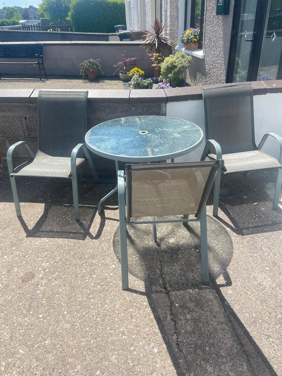 Outdoor table and chairs