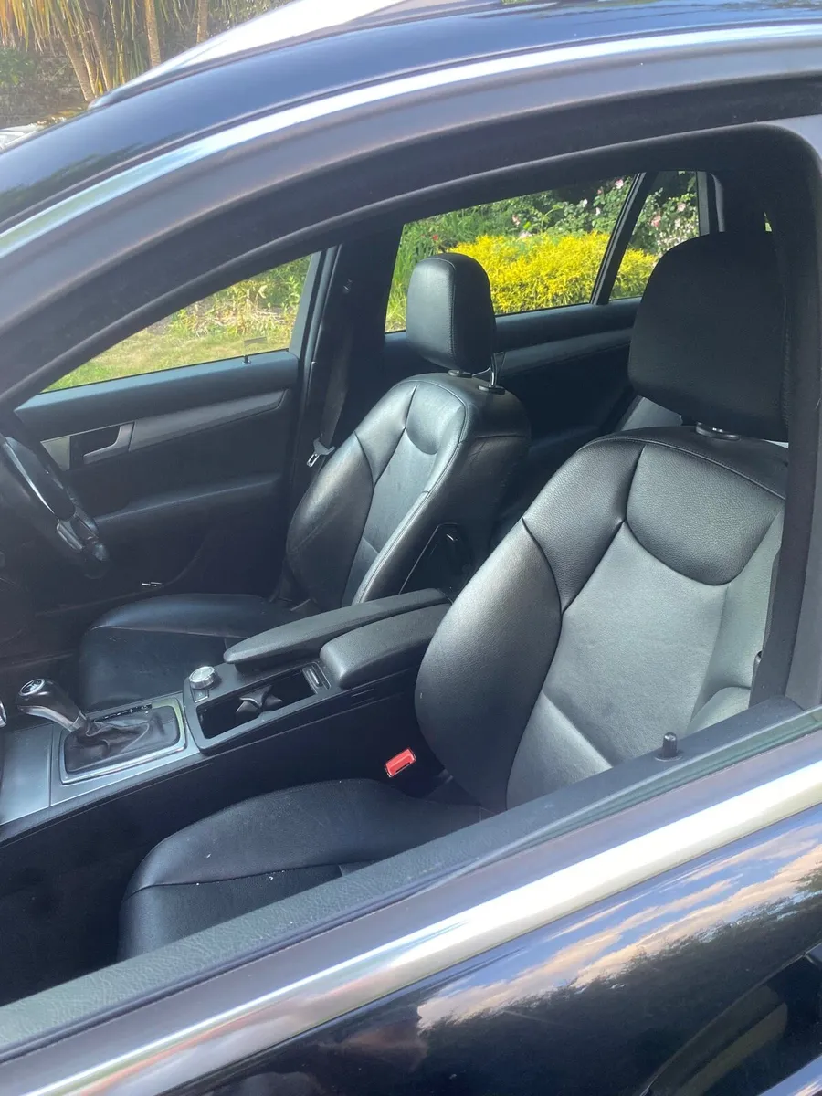 Mercedes c220d AMG line low mileage - Image 4