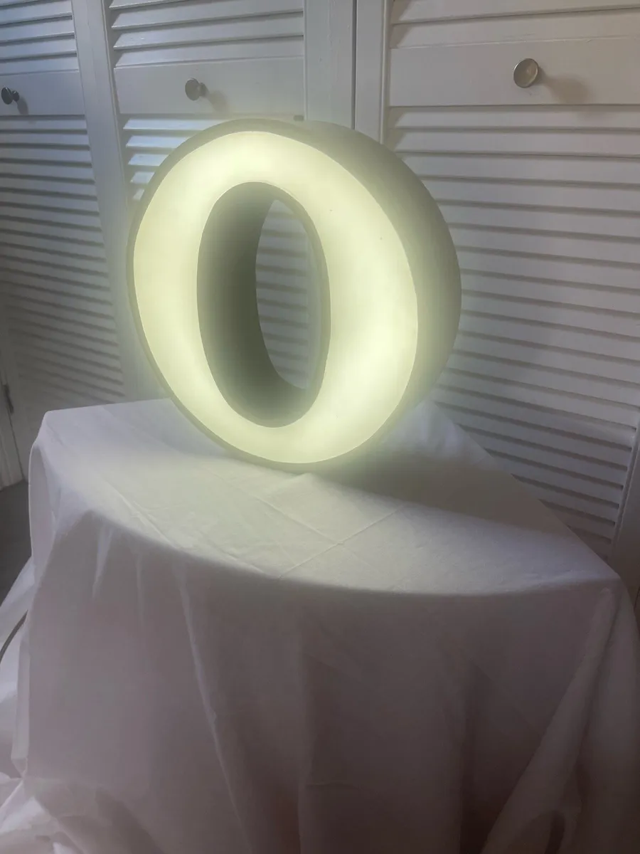 Mid century letter ‘ O ‘ lamp - Image 3