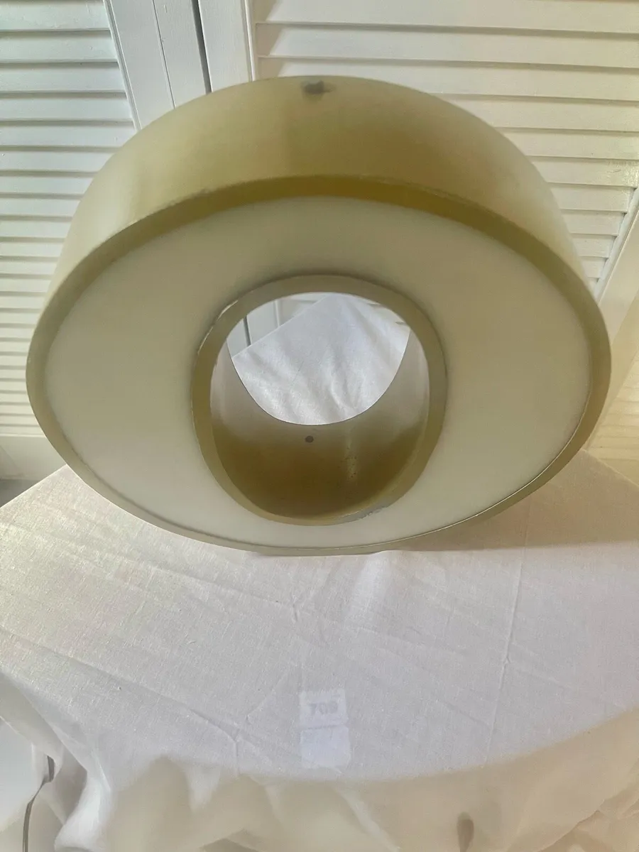 Mid century letter ‘ O ‘ lamp - Image 4