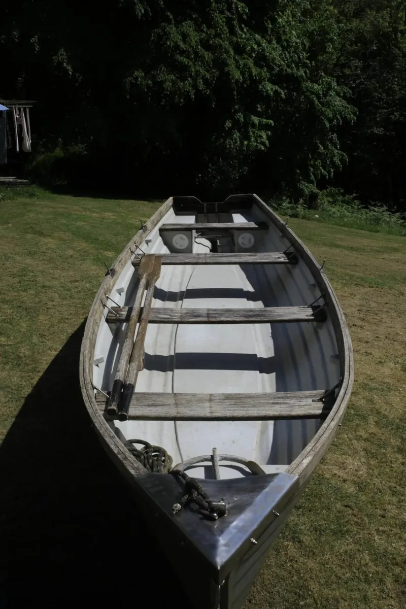 18ft rowing boat and trailer - Image 1