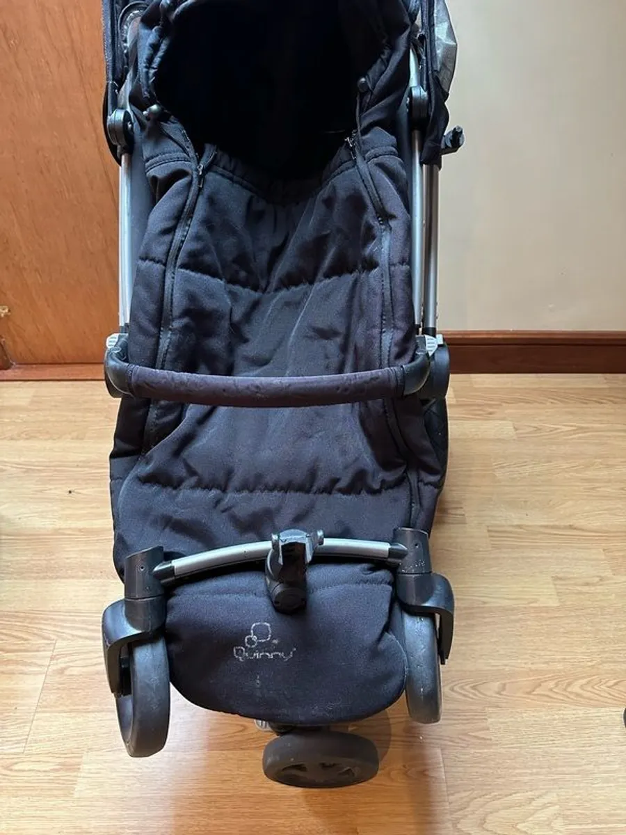 Quinny Buzz Travel Set with Car Seats and Stroller - Image 2