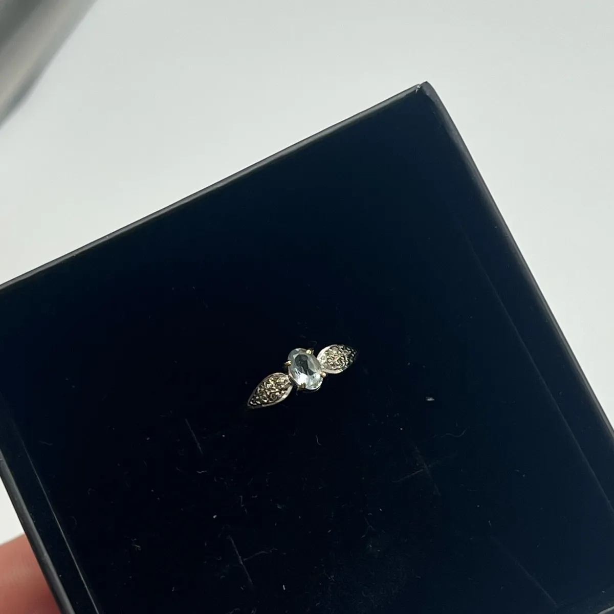 9ct aquamarine & diamond ring - Image 1