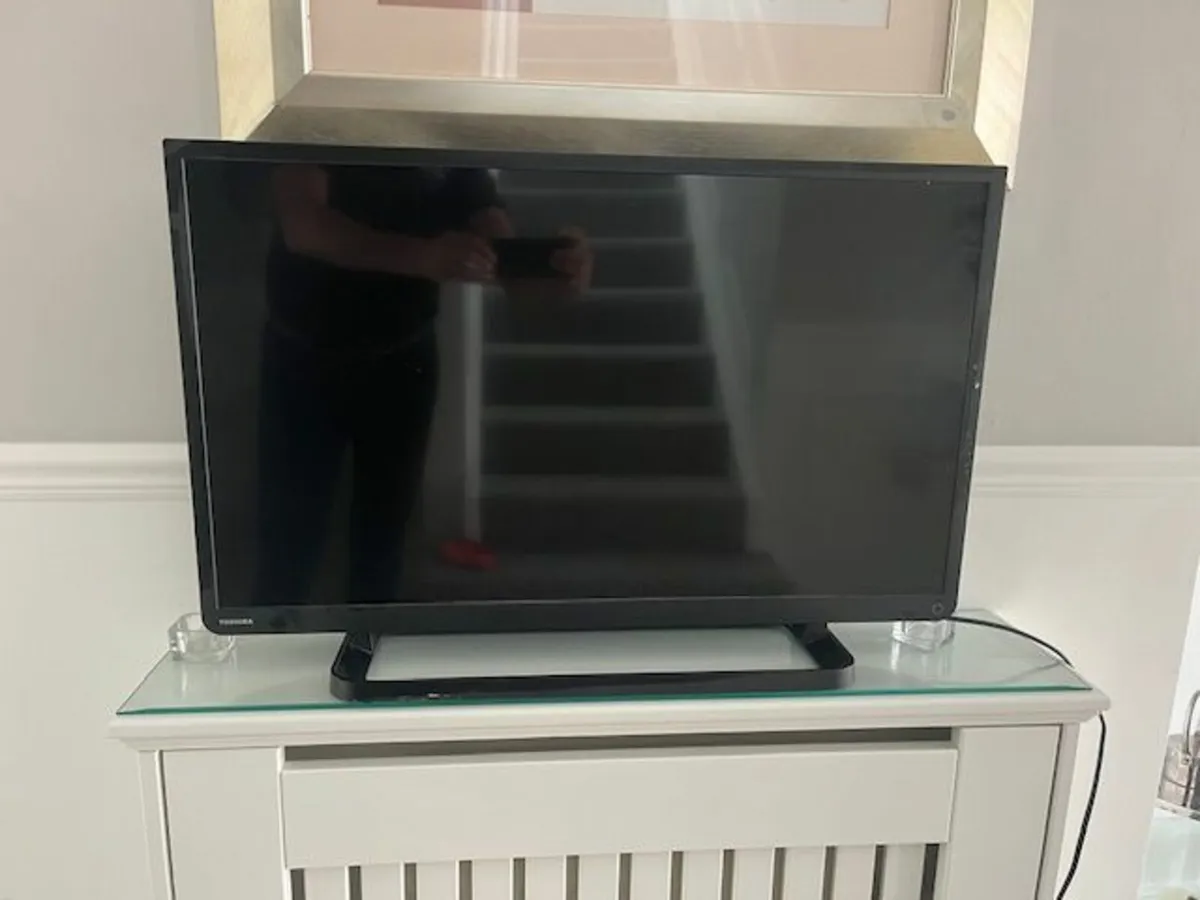 TV 32" LCD Colour - Image 1