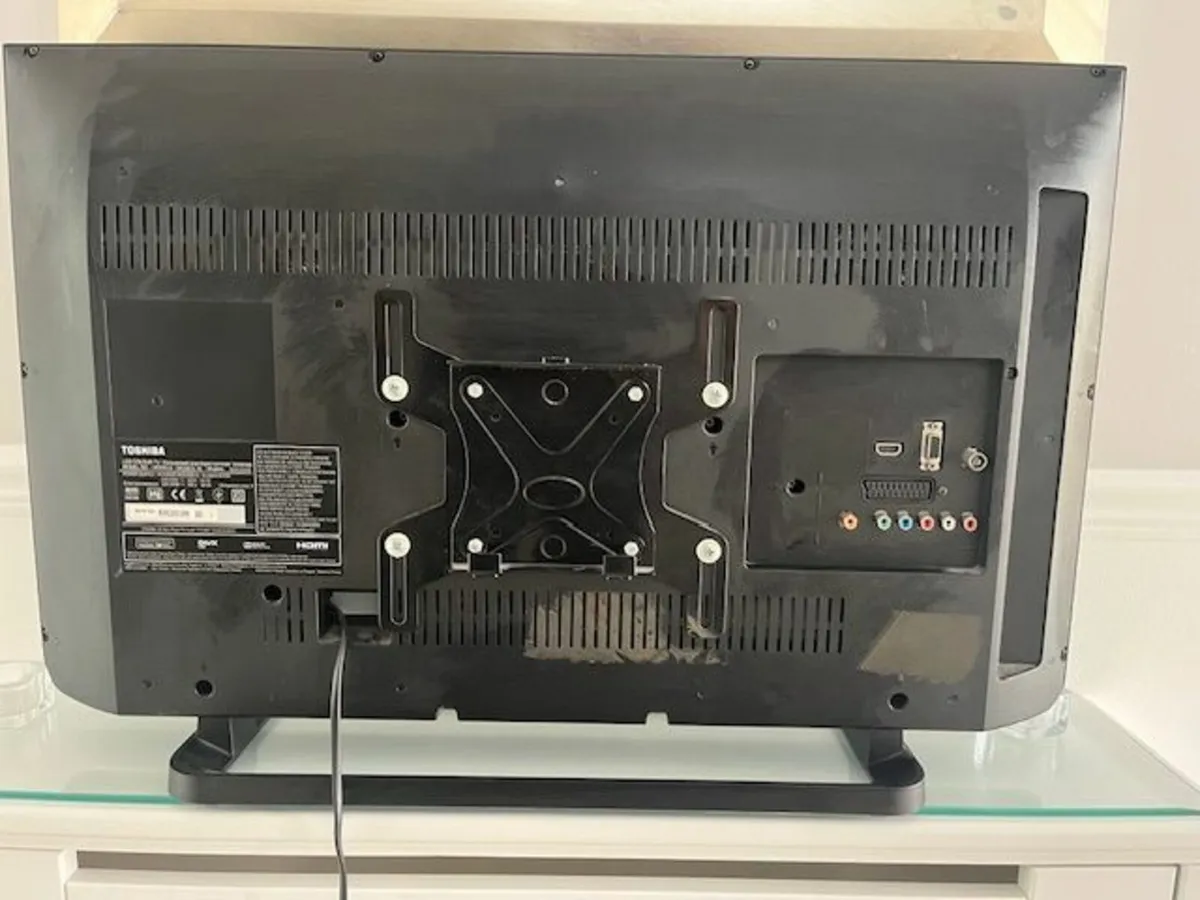 TV 32" LCD Colour - Image 2