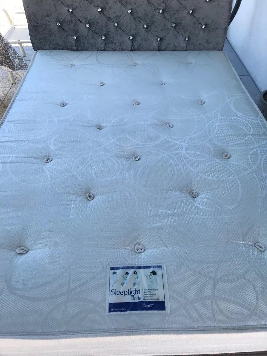 Standard double bed with headboard - Image 1