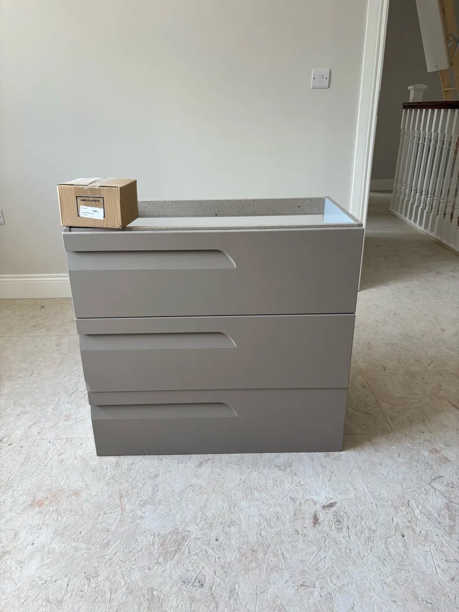 Floor standing vanity unit - Image 3