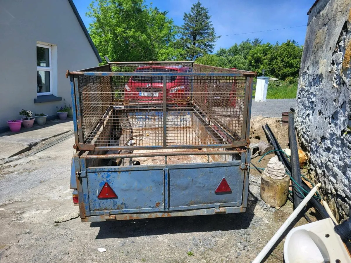 Trailer - Image 1