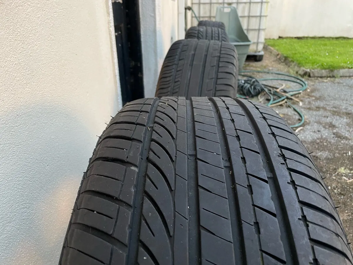 2x 255/55R18 HU901 + 2x 255/55ZR18 109Y Tyres - Image 2