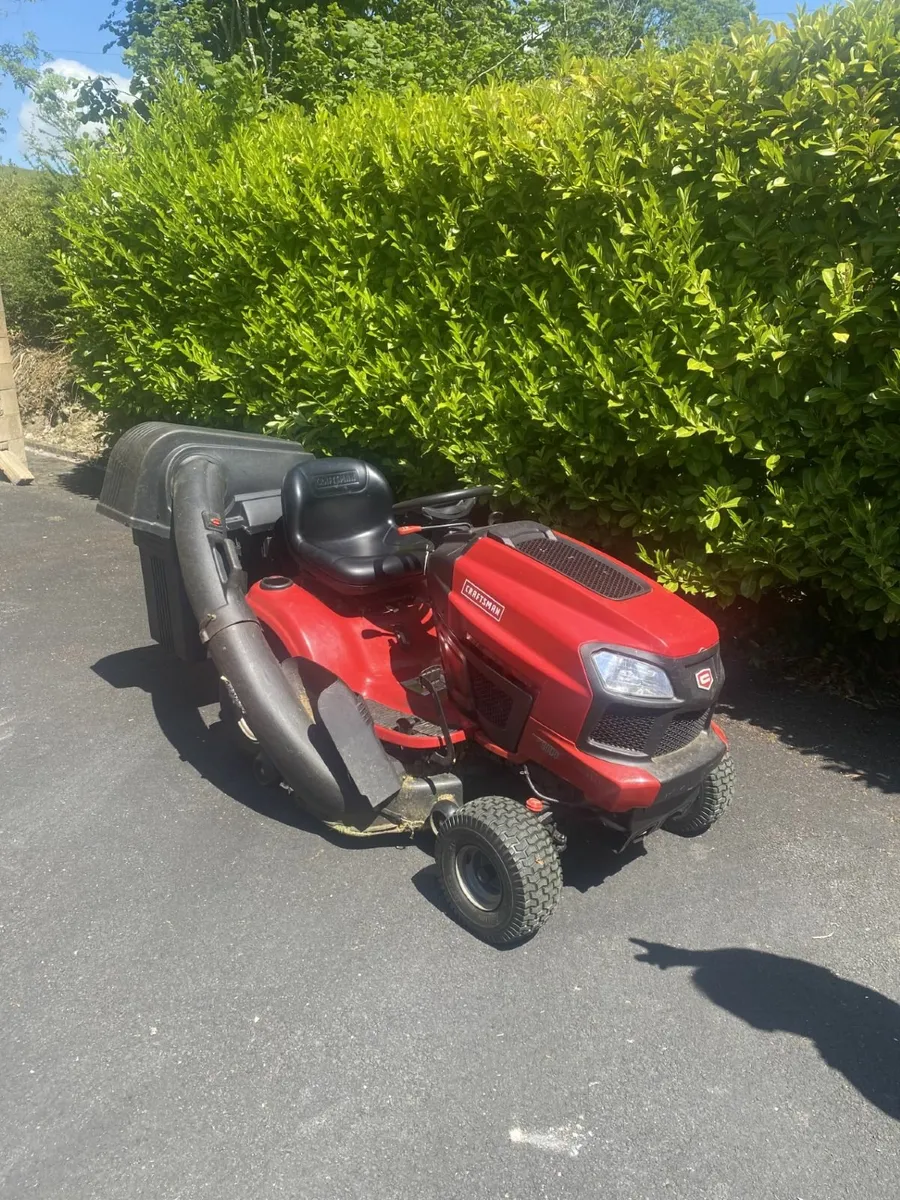 Ride on Lawn tractor - Image 1