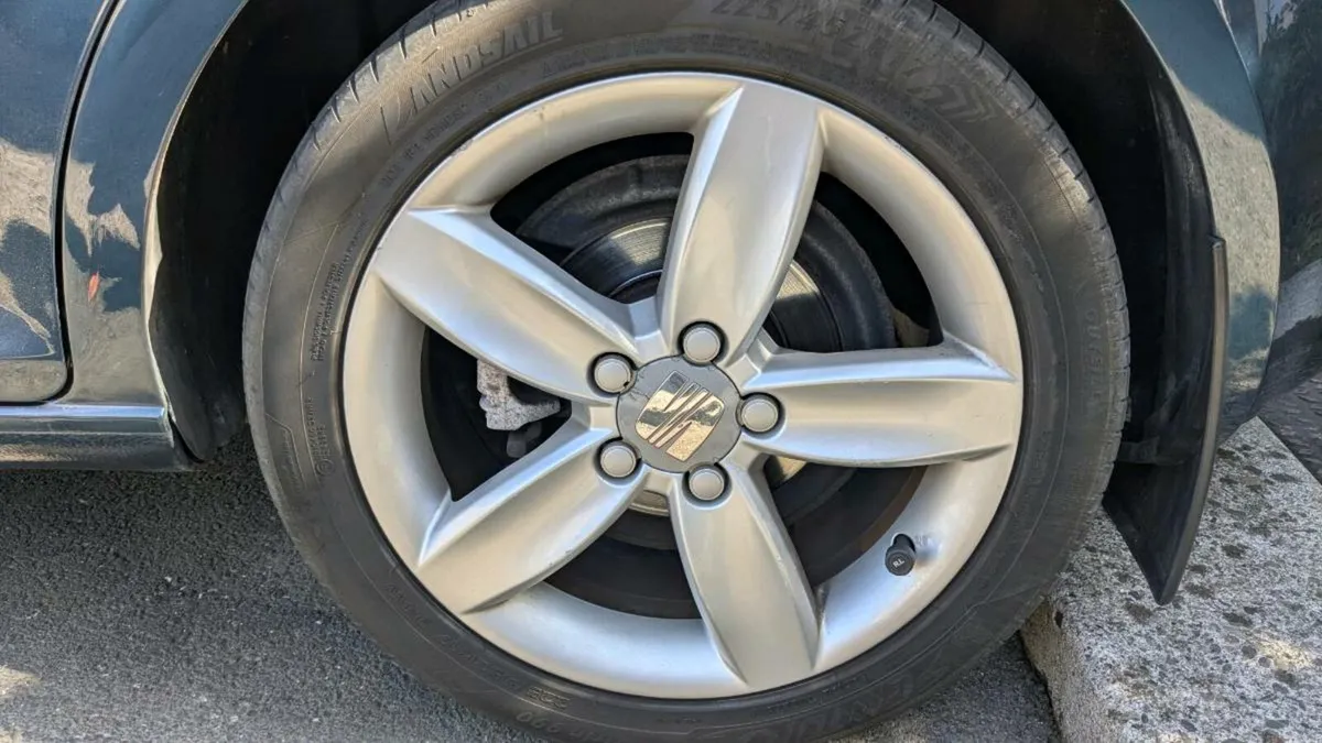 Genuine Alloy Wheels with tyres - Image 4